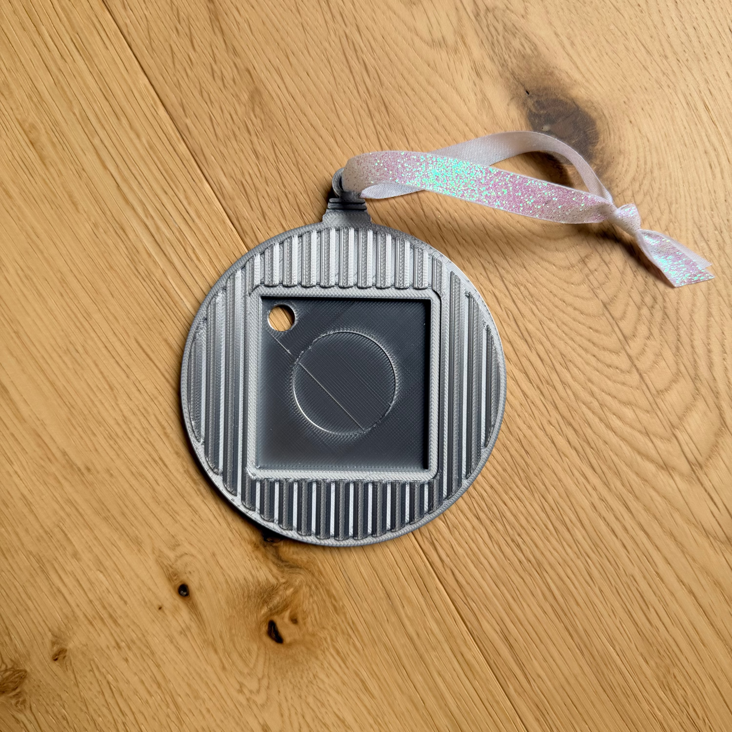Christmas Ornament Frame for 2x2 Photo Magnet | 3D Printed | 3 Colours